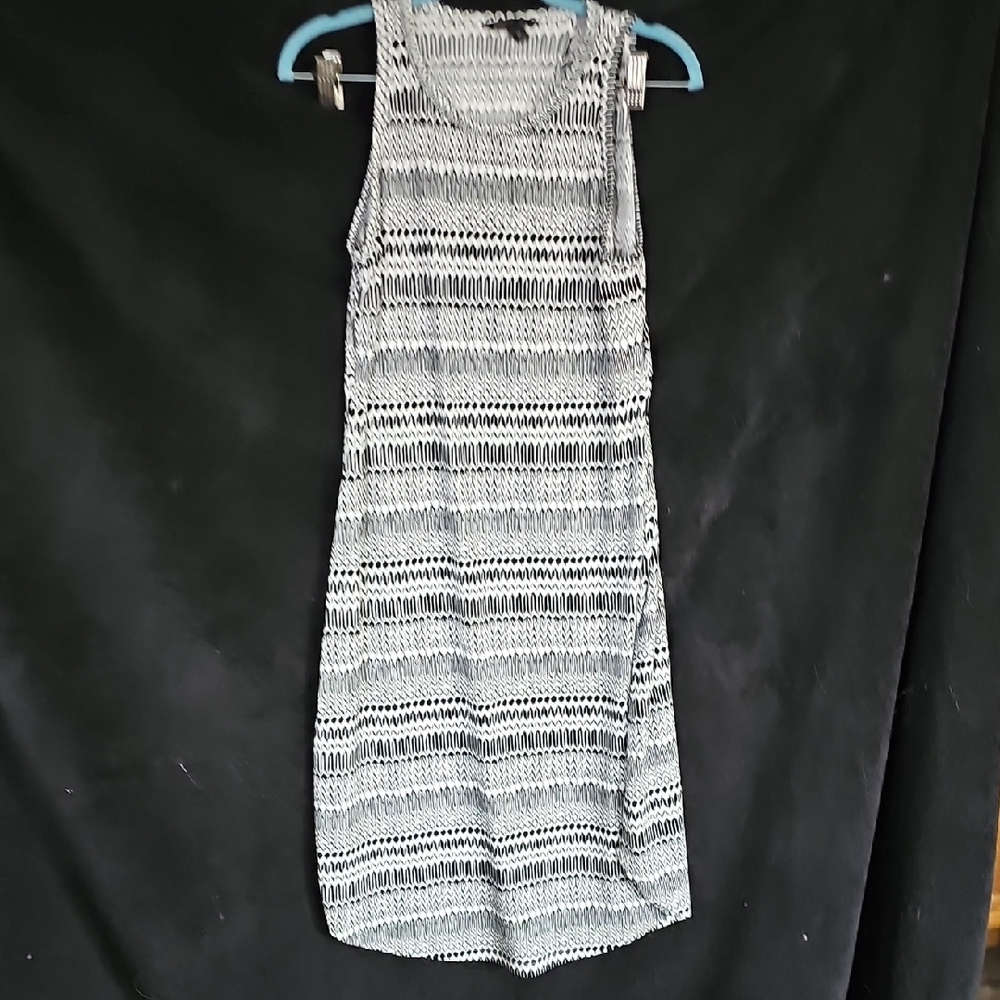Sleeveless Black and White Patterned Dress